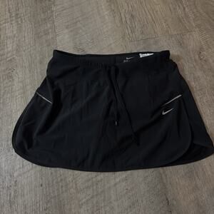 Nike Dri-FIT Womens XS Running Skort Black Athletic Tennis Golf Skirt Curved Hem